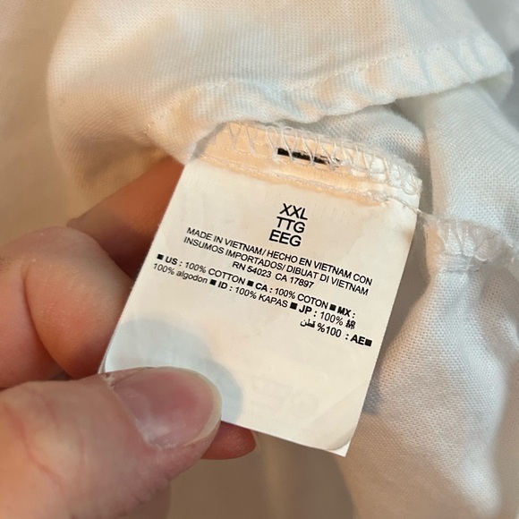 Old Navy Classic Button-Down Shirt - Picture 5 of 7